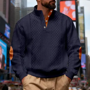 Detailansicht des Retro-Jacquard-Sweatshirts mit Kontrastkragen und Ellbogen-Patches