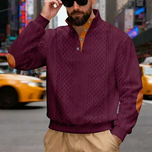 Detailansicht eines schweren Jacquard-Sweatshirts für Herren mit Kontrast-Stehkragen