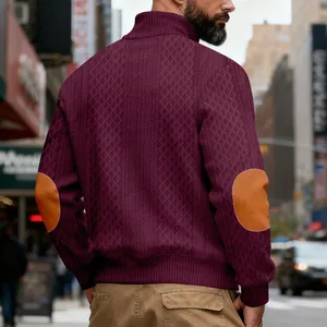 Rückansicht eines schweren Jacquard-Sweatshirts für Herren mit orangefarbenen Ellbogenschonern