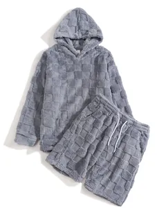 Detailaufnahme des grauen, karierten Fleece-Kapuzenpullover-Sets für Herren