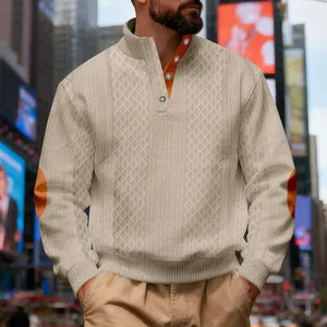 Detailansicht eines Herren Retro-Jacquard-Sweatshirts mit orangefarbenen Ellbogen-Patches