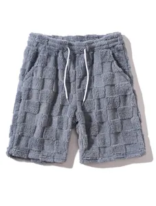 Graue Herren-Fleece-Shorts mit Karomuster, kuscheliger Textur und praktischem Kordelzug