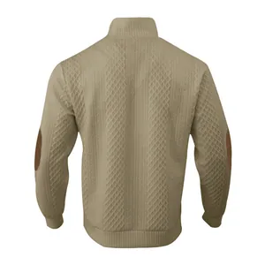 Rückansicht eines Herren-Sweatshirts mit Strukturmuster und braunen Ellenbogen-Patches