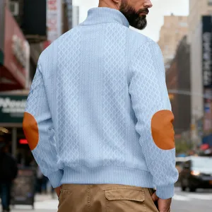 Detailansicht der Rückseite des blauen Jacquard-Sweatshirts für Herren mit Ellenbogen-Patches
