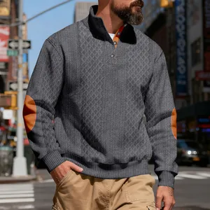 Detail eines Herren-Vintage-Sweatshirts mit orangefarbenen Kontrast-Ellenbogen-Patches