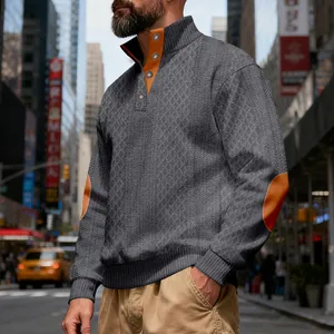 Detailaufnahme eines grauen Jacquard-Herren-Sweatshirts mit orangefarbenen Ellbogenschonern