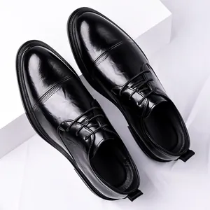 Chaussures richelieu en cuir noir brillant pour homme avec détails richelieu chic