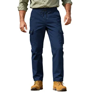 Vista dettagliata dei pantaloni cargo blu navy da uomo con vita elastica e tasche laterali