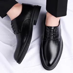 Men's black leather Derby shoes with thick sole and pointed toe for business formal wear
