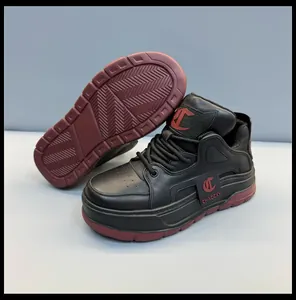 Sneakers alte in pelle bovina nera con suola spessa bordeaux e dettaglio logo laterale