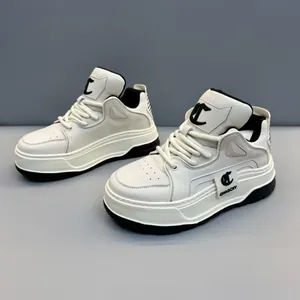 Sneaker alte platform in pelle bianca premium da uomo con dettagli di tendenza