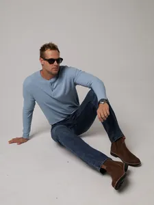 Men's classic dark blue straight-leg denim jeans with a comfortable and casual fit