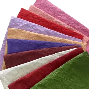 Gekleurde vellen crêpepapier voor DIY bloemenambachten en handgemaakte kunstwerken
