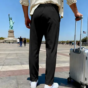 Herrenhose in Schwarz, Freizeithose im geraden Schnitt, Reiseansicht mit Freiheitsstatue