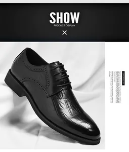 Détail des chaussures de ville pour hommes en cuir noir gaufré avec accents brogues