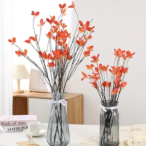 Künstliche rote Blätter Zweig Blumenarrangement in Glasvase Herbst Deko Tischdekoration