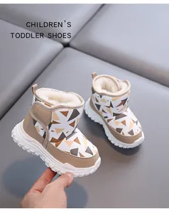 Detailansicht der Kleinkind-Winterstiefel mit warmem Fleecefutter und geometrischem Muster