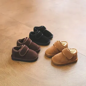 Bottes de neige d'hiver pour bébés avec doublure en fourrure épaisse et velcro.