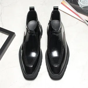 Bottines Chelsea de luxe pour hommes en cuir verni noir avec détails brogués fins