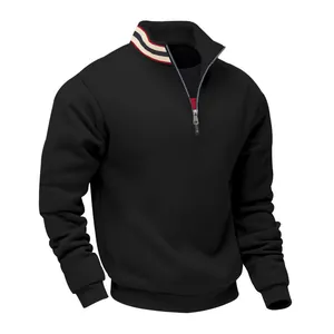Gedetailleerd overzicht van zwart zwaargewicht fleece sweatshirt met gestreepte kraag