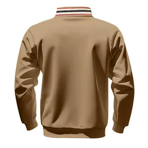 Achteraanzicht van een kaki zware fleecegevoerde sweatshirt met gestreepte kraag