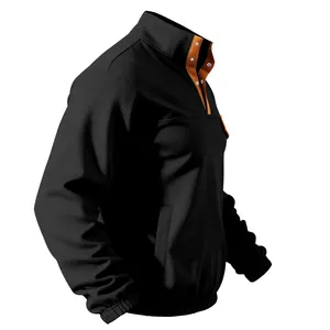 Vista lateral de sudadera de forro polar para hombre con cuello henley naranja