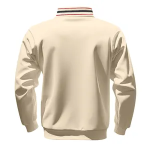 Achteraanzicht van een luxe heren sweatshirt in crème met gestreepte opstaande kraag