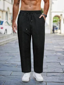 Pantaloni neri da uomo a gamba larga con trama a trecce e comoda vita con cordoncino.