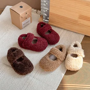 Scarpe calde in pile Mary Jane per neonati in diversi colori per l'inverno e l'autunno