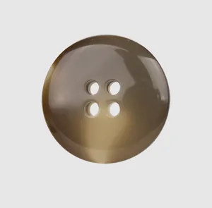 Vue détaillée d'un bouton en résine marron à quatre trous avec texture de corne.