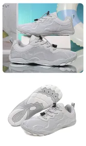 Detailansicht grauer Barfußschuhe mit rutschfester Sohle und atmungsaktivem Mesh