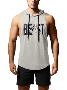 Vista frontale di canotta sportiva grigia con cappuccio da uomo e stampa Beast.