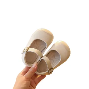 Chaussures de marche Mary Jane beiges classiques pour bébé fille à semelles souples