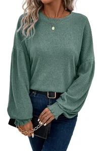 Casual green ribbed long-sleeve T-shirt for women with round neck and relaxed loose fit