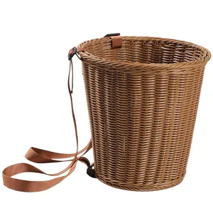 Cesta mochila tejida a mano en color marrón para cosecha y compras con correas