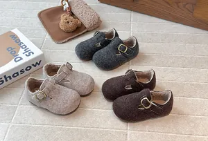 Retro Filz Kinderschuhe in drei Farben mit kuscheligem Fleecefutter und Schnallen