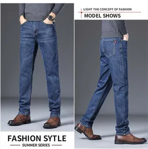Jeans in denim blu da uomo vestibilità slim gamba dritta con vita elasticizzata