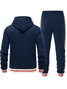 Rückansicht eines marineblauen Herren-Trainingsanzugs mit rot-weißen Streifen