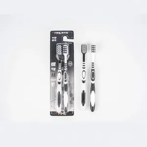 Set di quattro spazzolini da denti per adulti con setole medie in bianco e nero