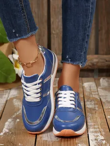 Sneakers casual da donna con platform in blu vibrante e accenti metallici argento