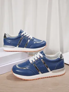 Sneaker casual blu da donna con strisce metalliche argento e suola spessa bianca