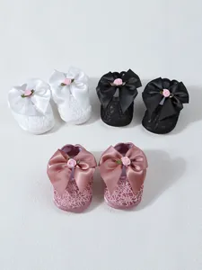 Detailed layout showing three colors of infant lace shoes with large satin bows.