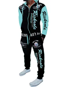 Detailweergave van een zwart en lichtblauw heren trainingspak met Riskrole-logoprints