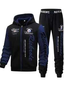 Detailweergave van heren trainingspak in marineblauw en zwart met grafische prints.