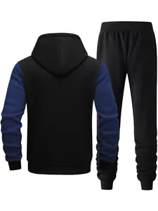 Achteraanzicht van een stijlvol zwart-blauw heren trainingspak met capuchon en broek