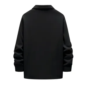Vue arrière d'une veste de travail noire épaisse avec doublure polaire pour hommes.