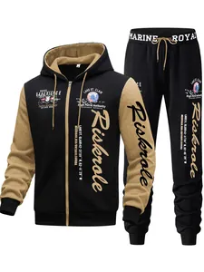 Detail van een heren trainingspak met nautische prints en een hoodie met ritssluiting.