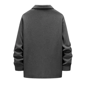 Vue arrière d'une veste de travail lourde pour homme en gris anthracite doublée polaire.