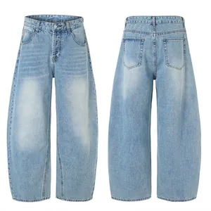 Pantaloni in denim vintage a gamba larga con lavaggio chiaro e vestibilità ampia.