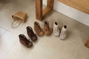 Retro polka dot winter boots for girls with cozy fleece lining and wool collar